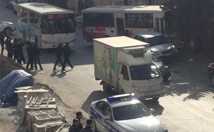 Bakıda maşın sərnişin avtobusuna çırpıldı -  FOTOLAR 