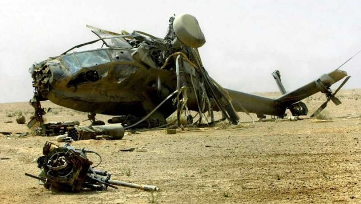 Düşmən helikopterinin vurulma anı -  ViDEO