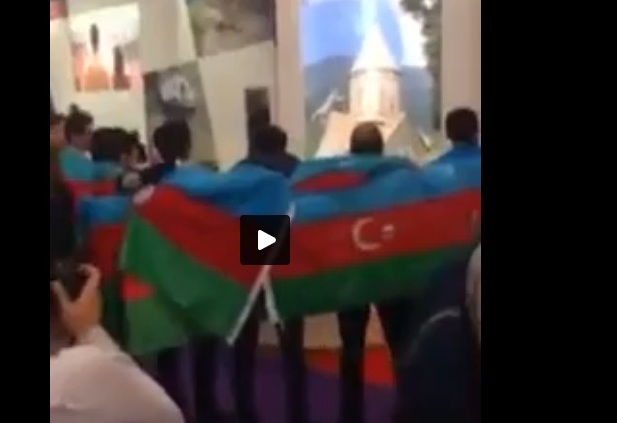 Azərbaycanlı gənclər erməni təxribatının qarşısını belə aldılar -  VİDEO 