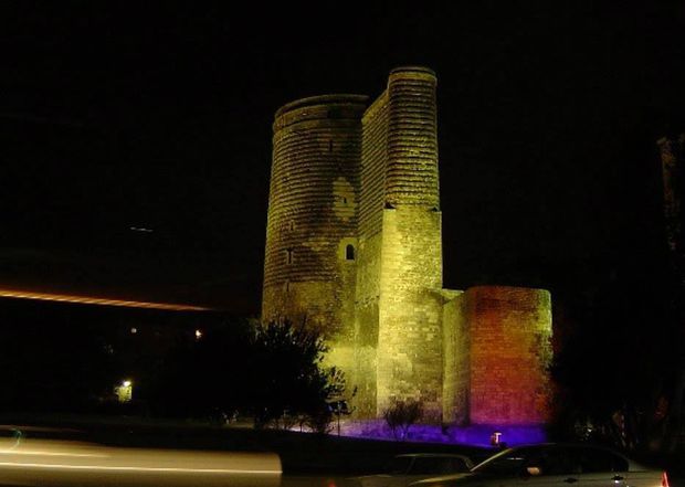 Bakıda kişi özünü Qız Qalasından atdı