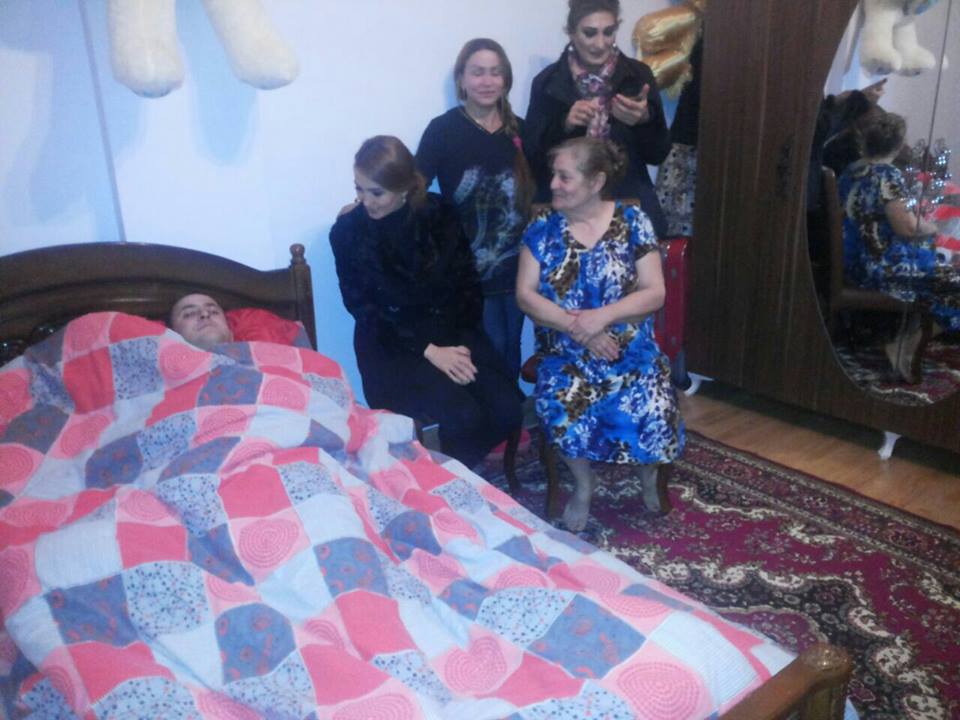 Qənirə Paşayeva bədəni çürüyən hərbiçini ziyarət etdi -  FOTO 