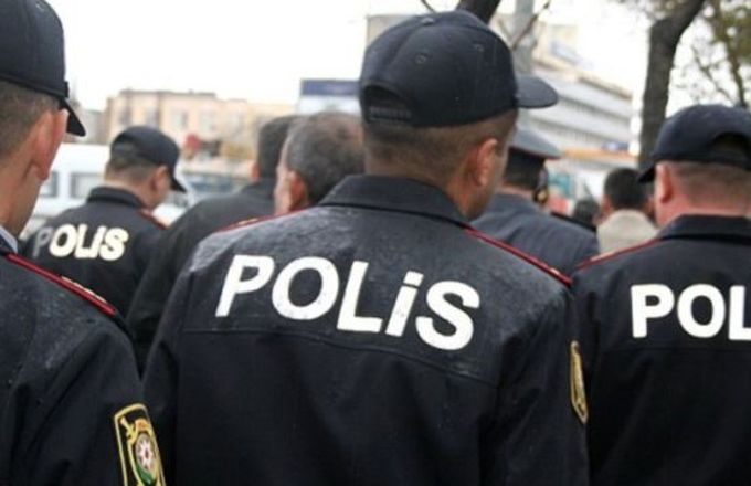 Bakıda 20 nəfər avtomobil yolunu bağlamağa istədi