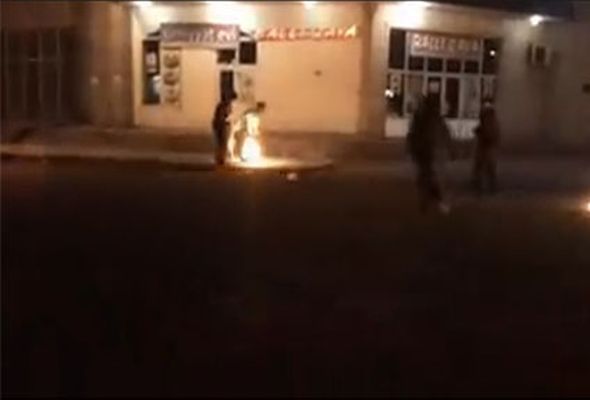 Azərbaycanda yol polisini belə yandırdılar - Şok Video