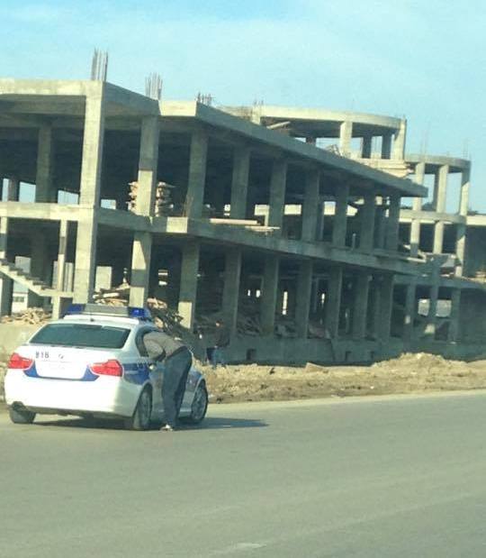 Hələ belə rüşvət alan yol polisi olmamışdı –  FOTO 