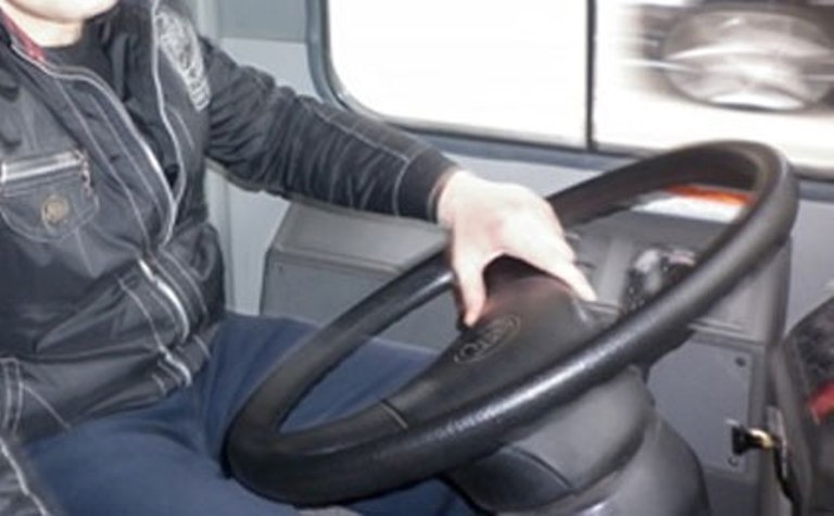 Bakıda avtobus sürücüsü sərnişinlərin başına oyun açdı