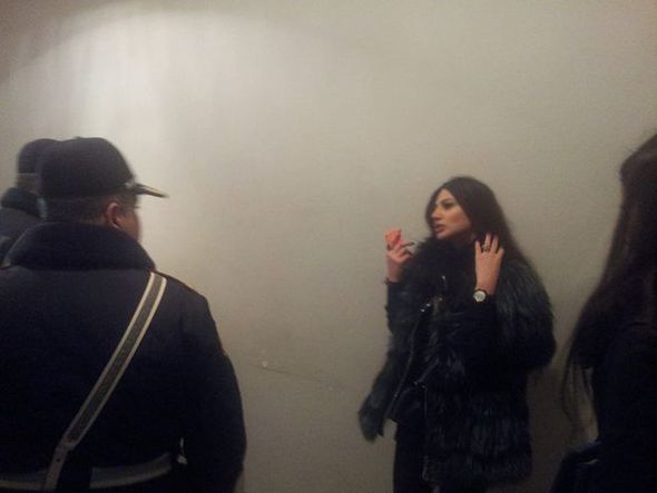 Polis Bakıda məşhur hacının sərxoş qadın köməkçisini saxladı - FOTO