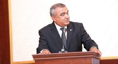 Məcburi köçkünlər icra başçısını döydülər