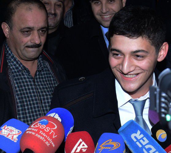 Yaralı əsgərimiz vətənə qayıtdı – FOTO - VİDEO