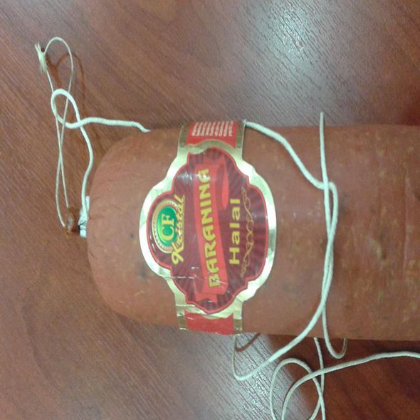Azərbaycanda “halal” kolbasadan donuz əti çıxdı – FOTOLAR