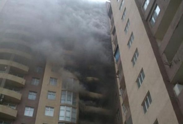 Bakıda hündürmərtəbəli binada yanğın olub