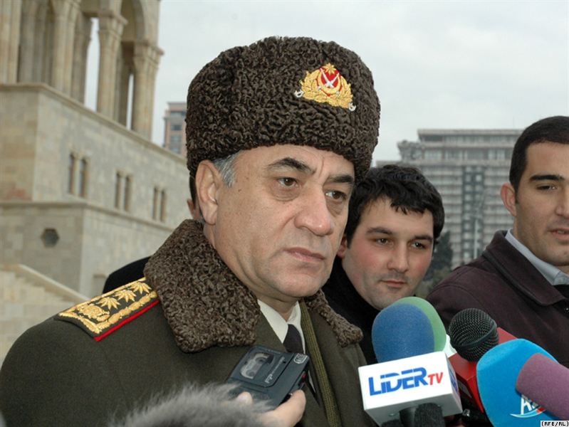 ‘Oğlu Ramil Usubova ‘cənab nazir’ deyir...’