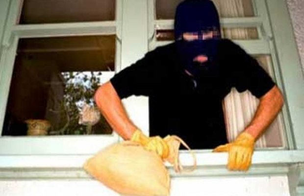 Bakıda 75 evdən 1 milyonluq qızıl aparan 17 yaşlı peşəkar oğru danışdı - FOTOLAR