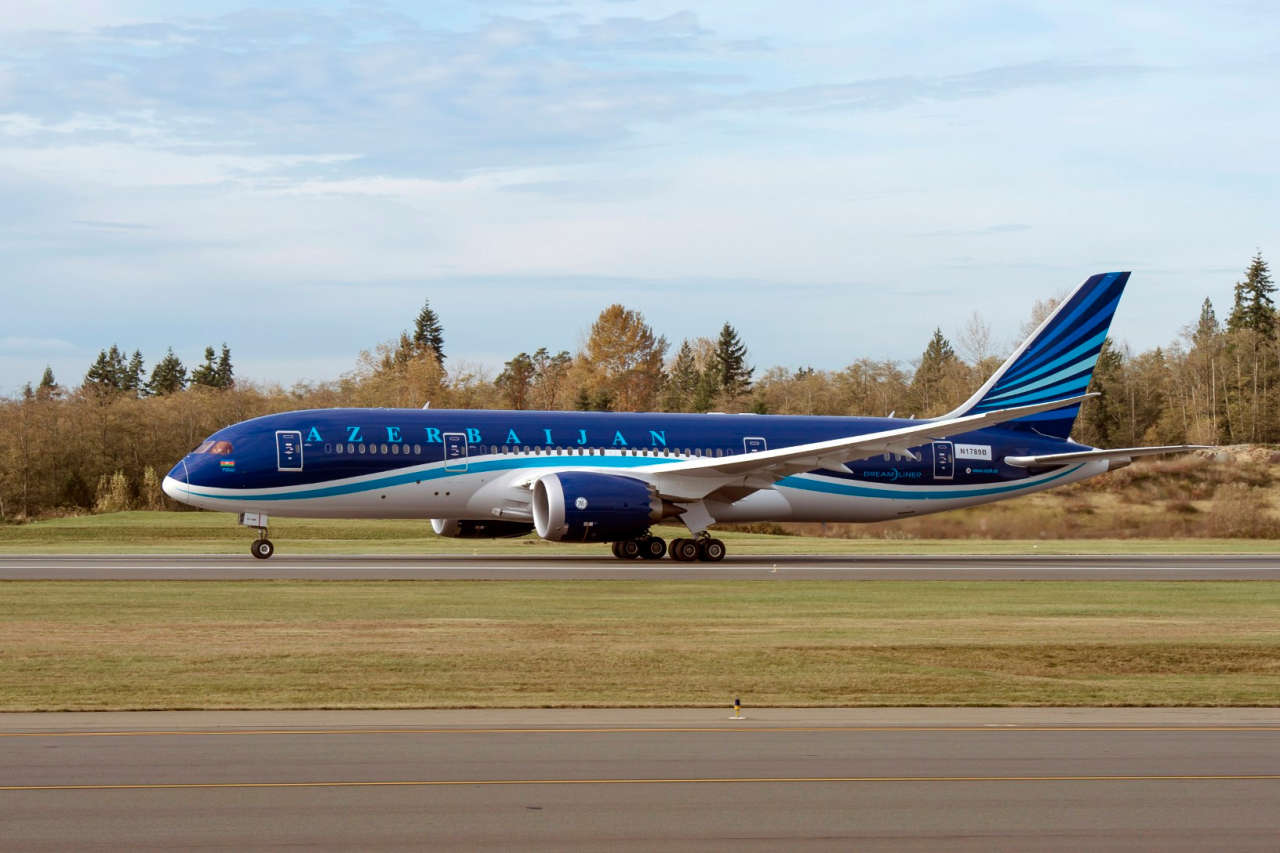 Azərbaycan ilk "Boeing 787 Dreamliner" -ni aldı
