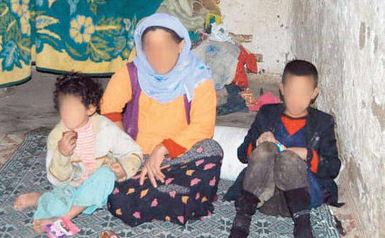 Ananı uşaqlarının gözü qarşısında zorladılar - FOTO