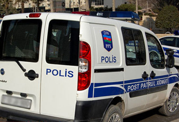 Gəncədə polisin paqonlarını qopardılar