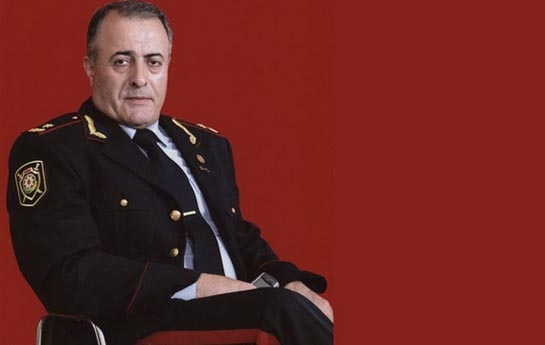 Prezident tıxaca düşdü- General cəzalandırıldı