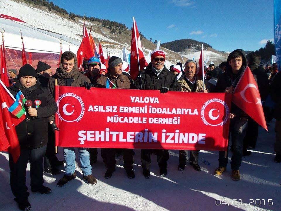 Sarıqamışda Azərbaycan bayrağı ilə yürüş