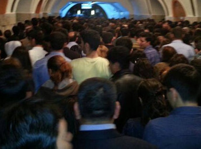Bakı metrosunda sıxlıq yarandı