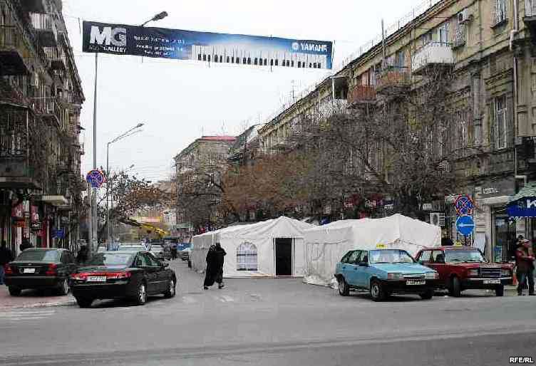Ad gününə hazırlaşırdılar, yas çadırı qurdular