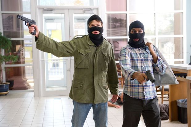 Bakıda dövlət binasına basqın edildi