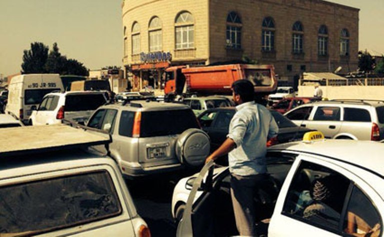Bakıda yol polisi sürücünü döydü