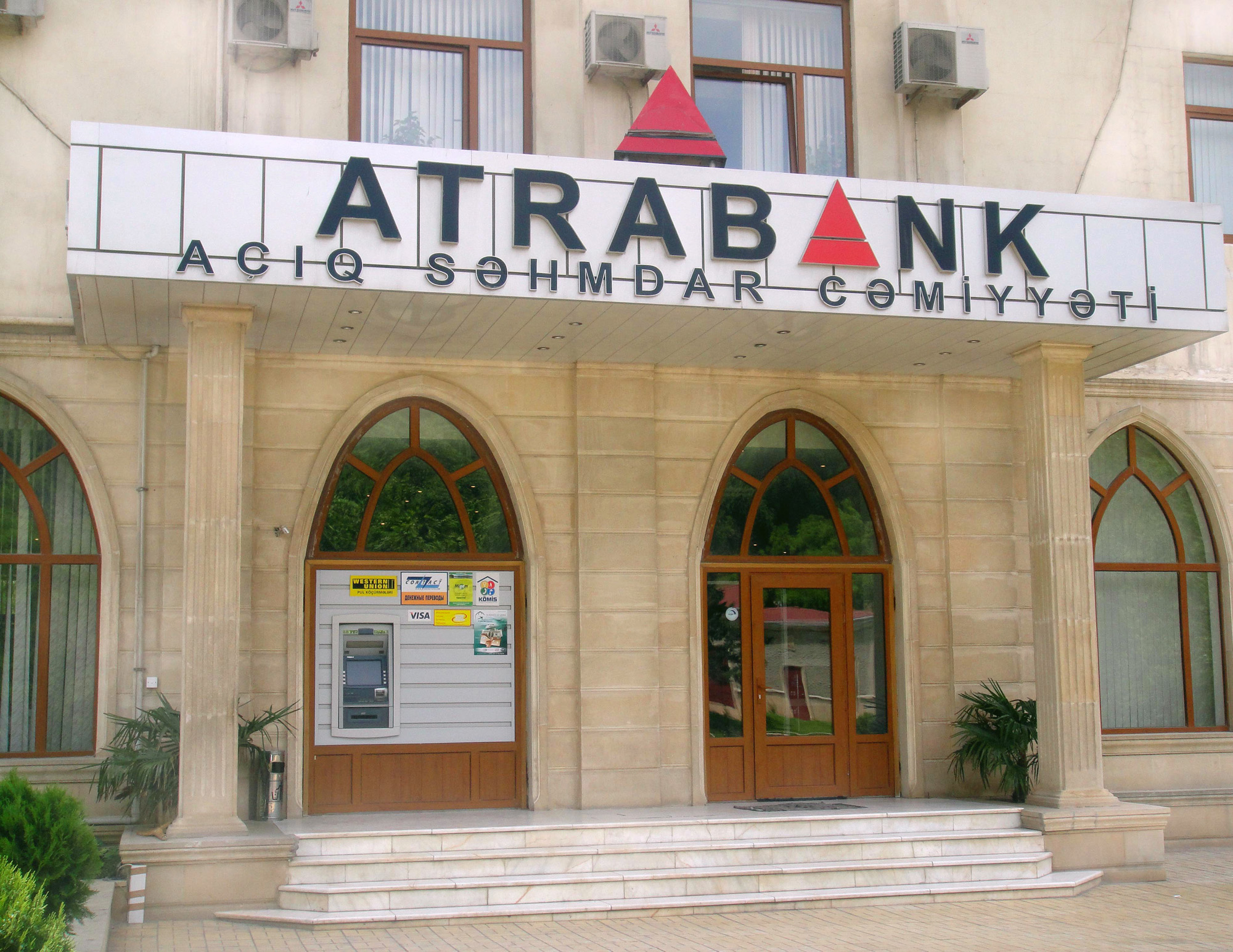 Bakıda bankın vəzifəli şəxslərinin qanunsuz əməlləri ifşa edildi