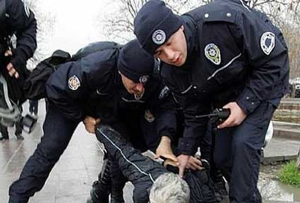 Azərbaycanlı türk polisini xilas etdi