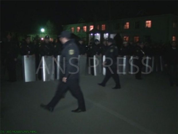 Tərtərdə qarşıdurma: Kişi polis şöbəsində özünü asdı- FOTOLAR