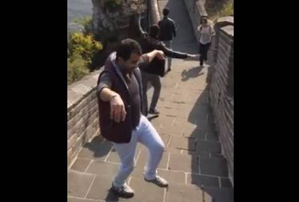 Azərbaycanlılar Çin səddində Eyyub Yaqubovun mahnısına oynadılar - VİDEO