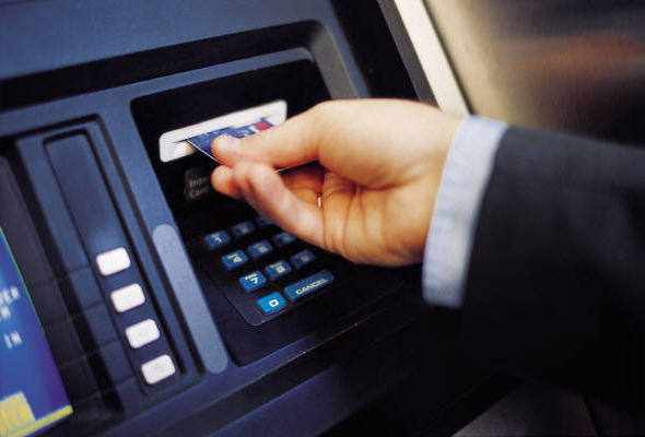 Müştəri Azərbaycan Beynəlxalq Bankını hesabından artıq pul çıxarmaqda ittiham edir – FOTOLAR