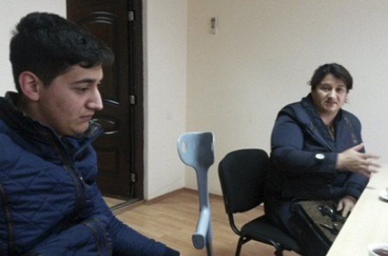 Yayda cəbhədə ayaqlarını itirən o əsgərimiz indi baxımsız durumdadı - FOTO