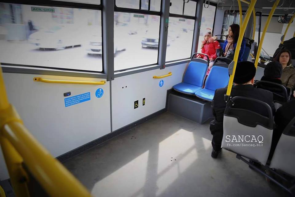 Bakıda yeni avtobuslarda əlillərin yerini sökdülər - FOTOLAR