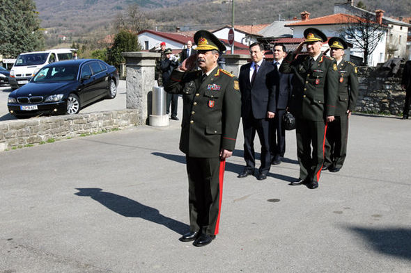 Zakir Həsənov Mehdi Hüseynzadənin məzarını ziyarət edib -  FOTO