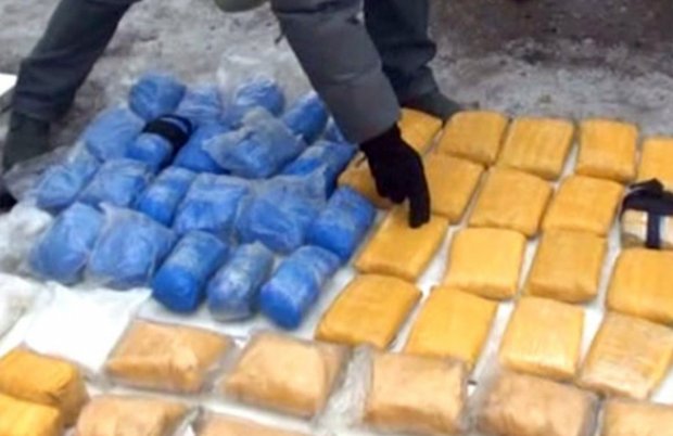 Bakı polisi "narkotik əmliyyatı" keçirdi