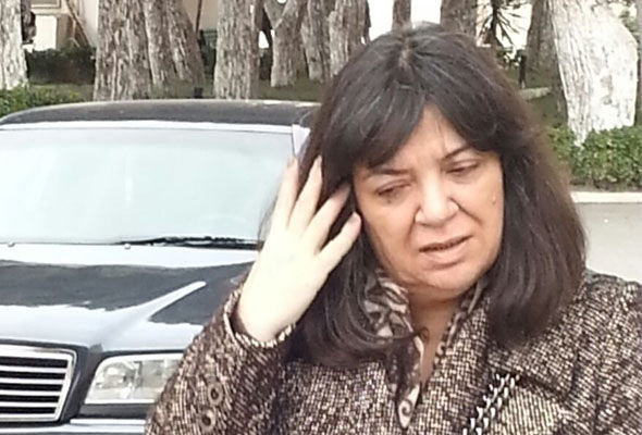 "Bu, çox sərt cəzadır" – Rektor qızının işi üzrə oğlu həbs edilən ana - FOTO
