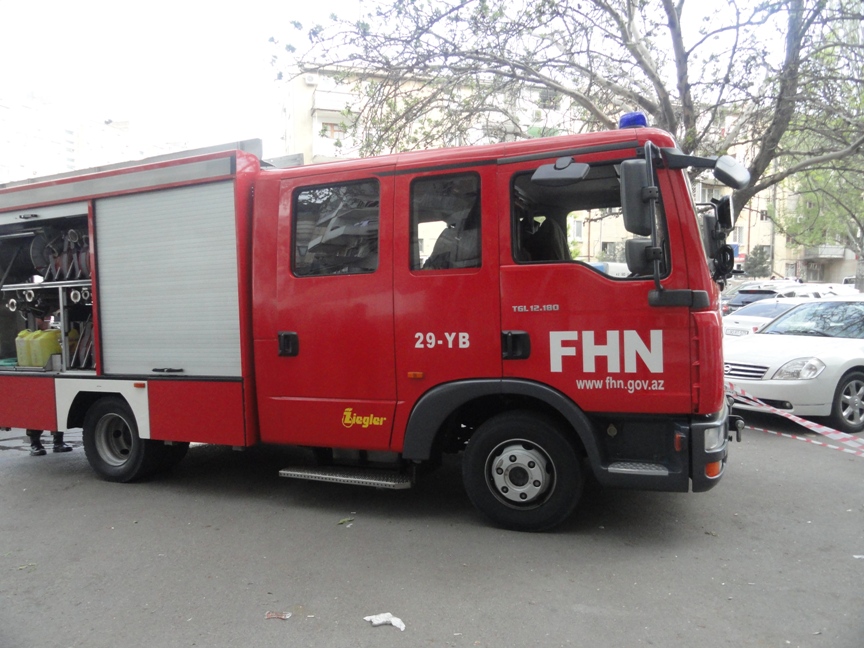 Şəmkirdə ev yanıb
