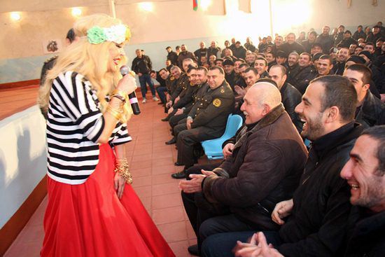 Aygün Kazımova həbsxanada oxudu -  FOTO