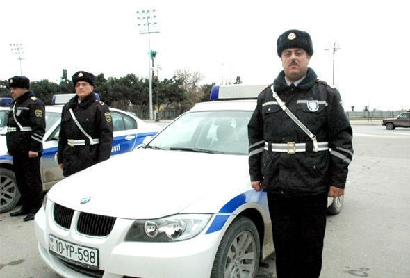 Yol polisi hansı halda sürücünün vəsiqəsini özündə saxlaya bilər?