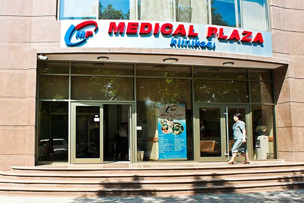 ‘Baku Medical Plaza’da şok olay –  Xəstə yaxınının pulları oğurlandı 