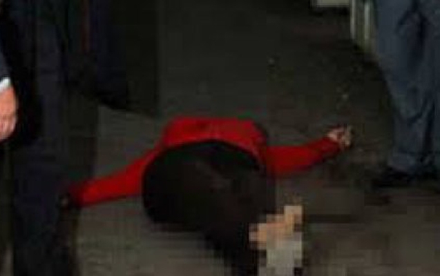 Qonşu ilə sevgili olmasından şübhələndi, arvadını öldürdü