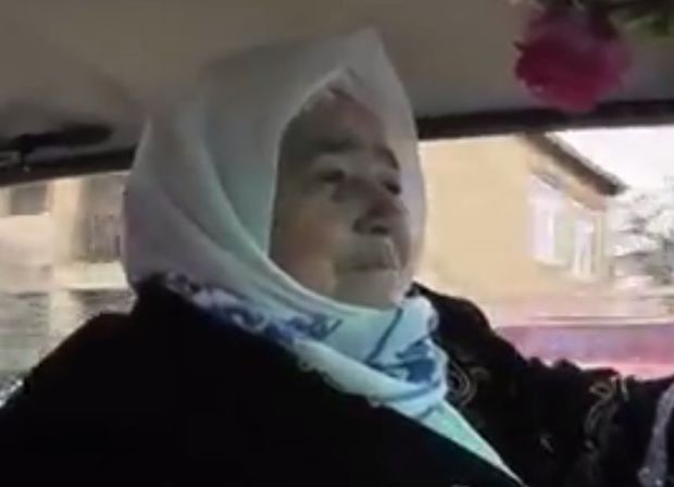 78 yaşlı azərbaycanlı nənədən avtoşou - VİDEO