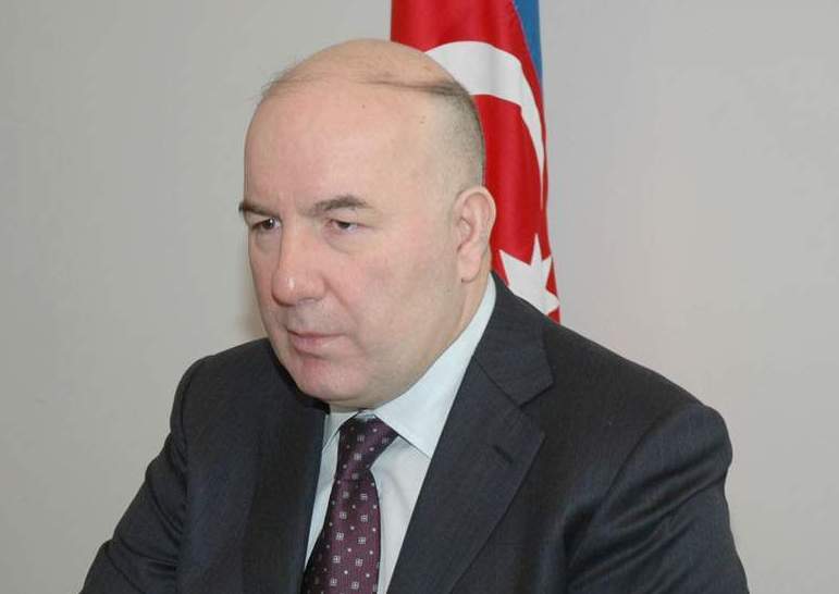 Elman Rüstəmov manatdan danışdı