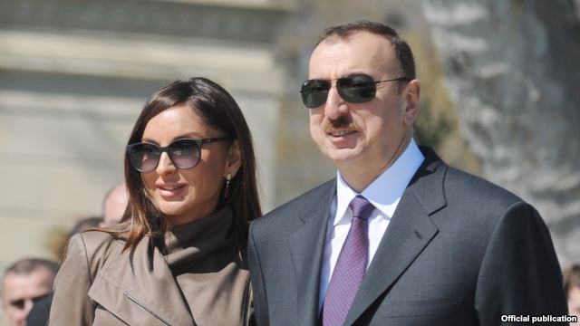Prezident və xanımı sərgidə