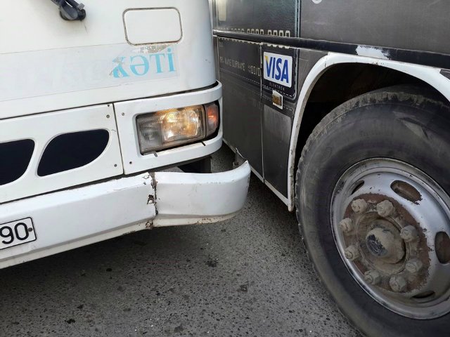 Sərnişin avtobusları bir-birinə çırpıldı - FOTOLAR
