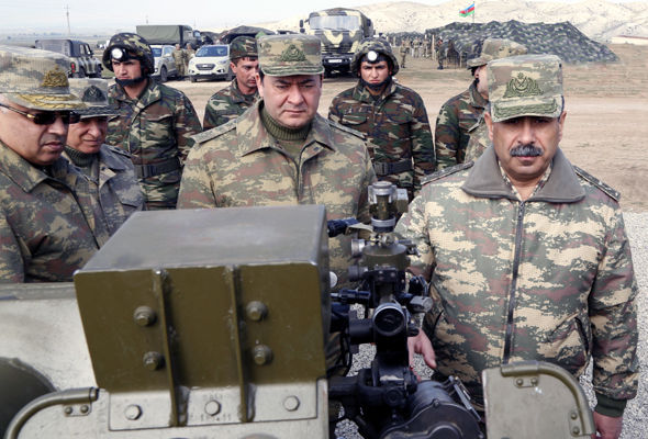 Zakir Həsənov ordunu döyüşə hazırlayır – FOTO