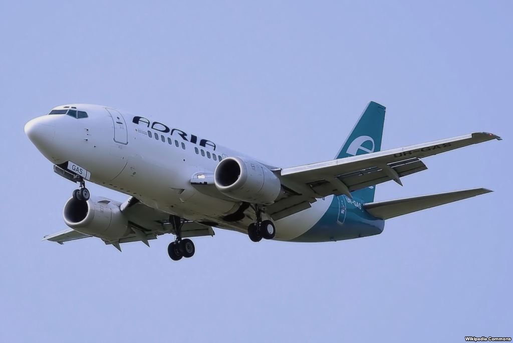 Londona uçan təyyarə Bakı aeroportunda məcburi eniş etdi