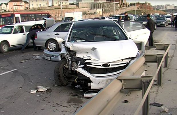 Bakıda ağır qəza zamanı sürücü faciəvi şəkildə öldü - FOTOLAR