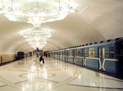 Bakı metrosunda xof: sərnişinlər boşaldıldı