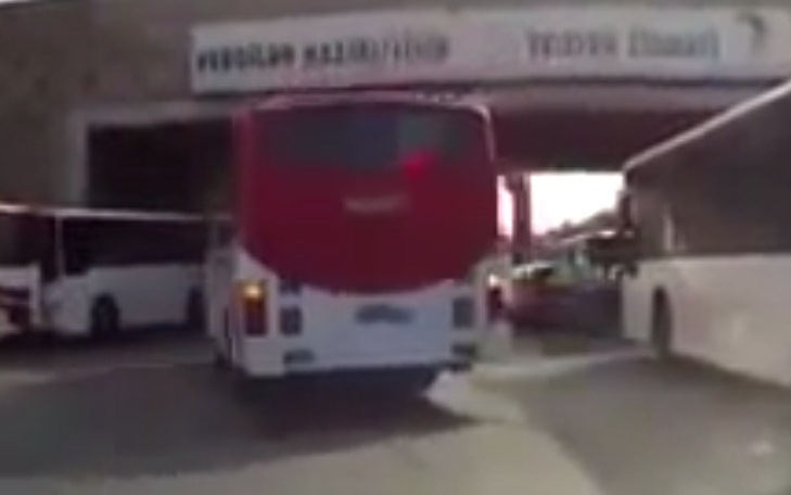 Bakıda avtobusun avtoşluğu - VİDEO