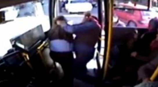 Paytaxtda avtobus sürücüləri ilə sərnişinlər arasında dava